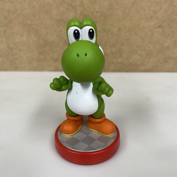 Nintendo Amiibo Yoshi Character Figure Super Mario Bros Toy - Picture 1 of 5